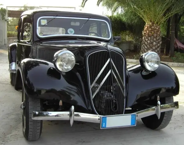 Click to Enlarge Citroen Traction Avant 11b